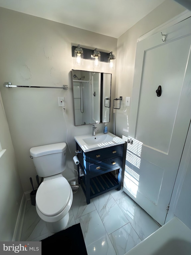 bathroom with vanity, a tub, and toilet