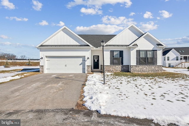 view of front facade with a garage