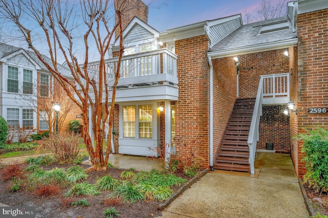 view of front of house with a balcony