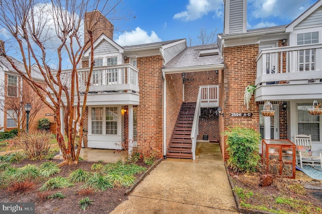 townhome / multi-family property featuring a balcony