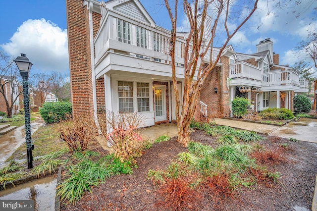 view of front of house with a balcony