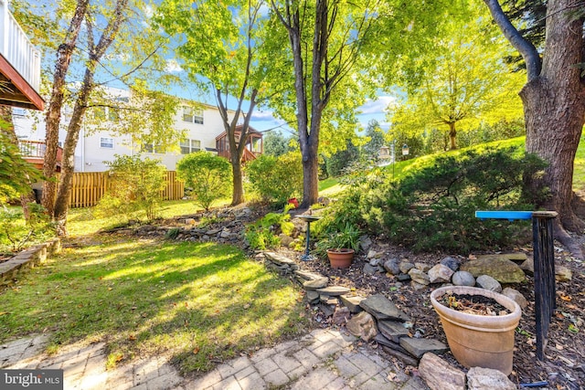 view of yard featuring fence