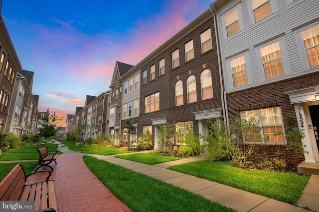 view of property's community featuring a yard