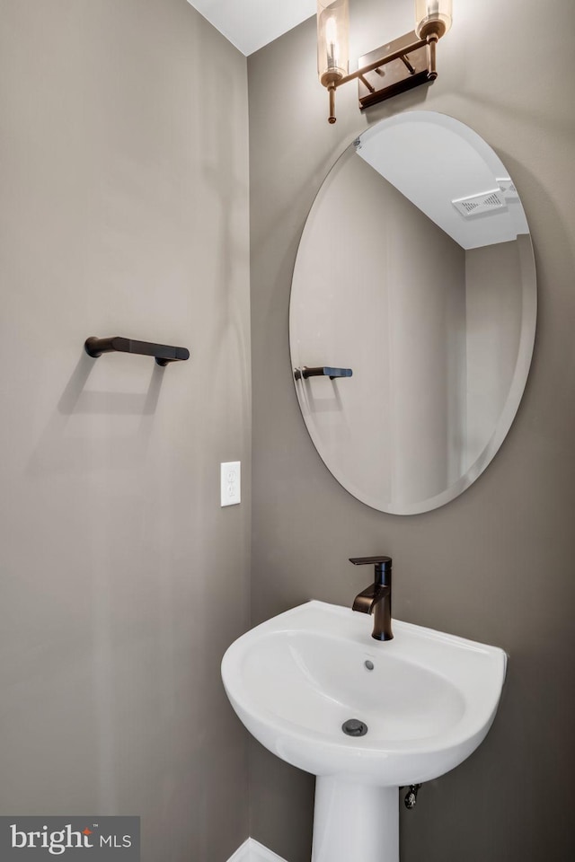 111 Jennifer Cir, Harrisburg, PA 17112 - bathroom featuring a sink