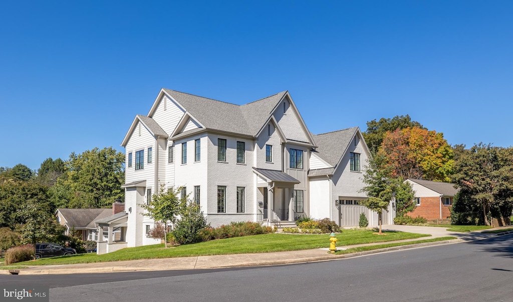 view of front of home featuring a front lawn