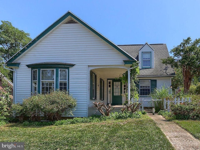 view of front of house with covered porch and a front yard