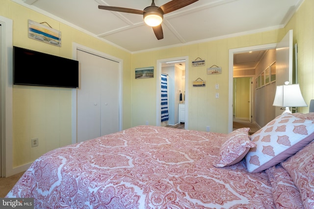 bedroom featuring crown molding, ceiling fan, and a closet