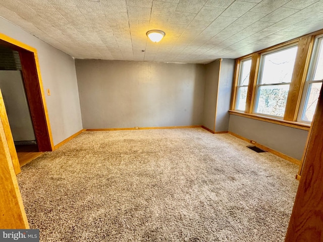 spare room with carpet flooring