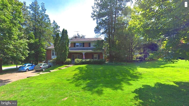 view of front of property with a front lawn