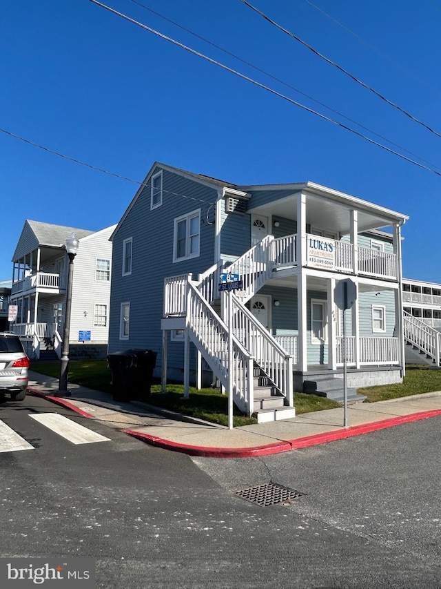 view of front of house with covered porch