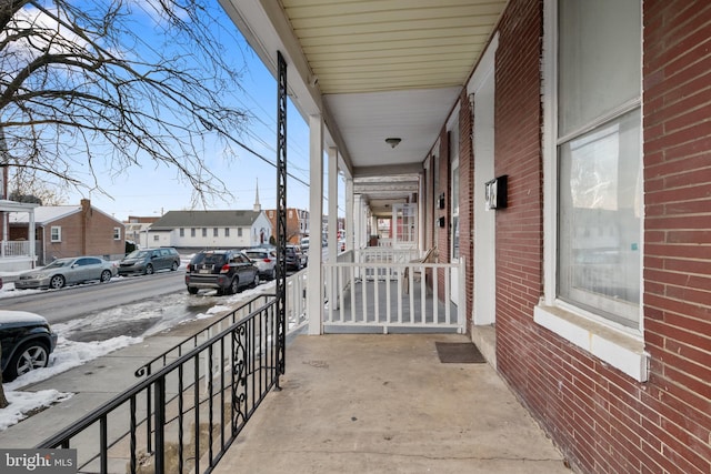 balcony featuring covered porch