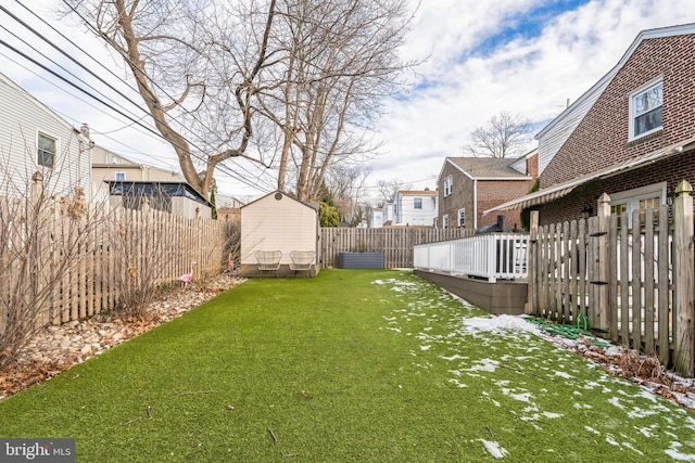 view of yard with a storage unit