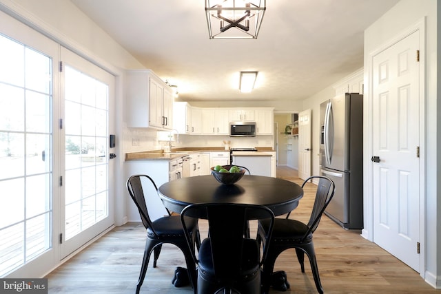 dining space featuring sink and light hardwood / wood-style floors