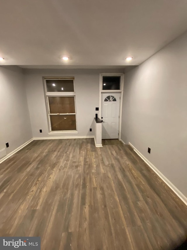 interior space with dark wood-type flooring, recessed lighting, and baseboards