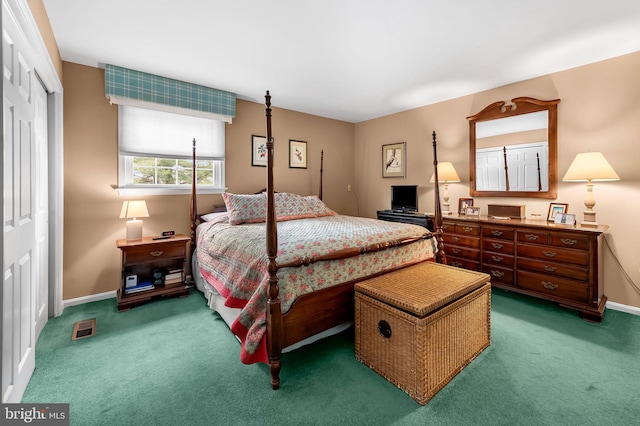 view of carpeted bedroom