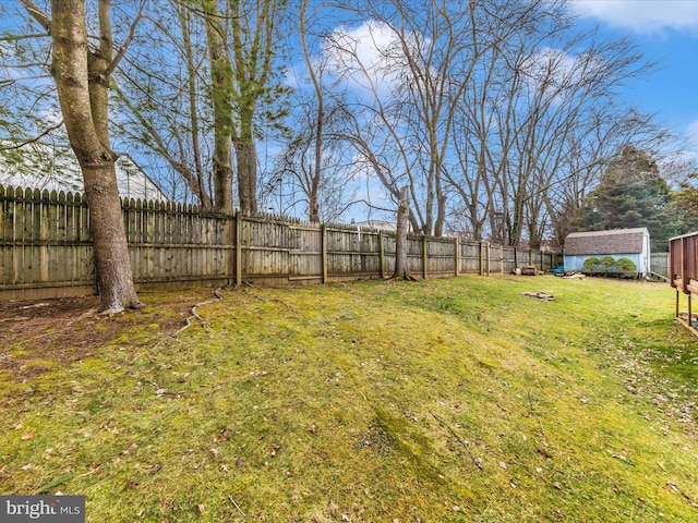 view of yard with a shed