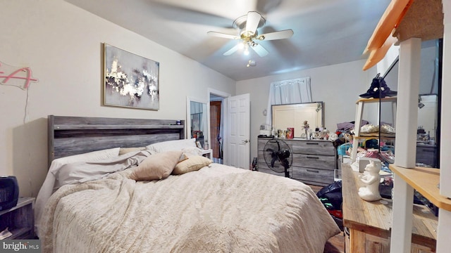 bedroom featuring a ceiling fan