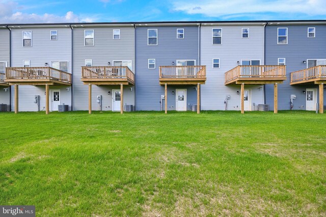 4 Landing Pl Unit 4, York, PA 17408 - back of house with a yard and cooling unit