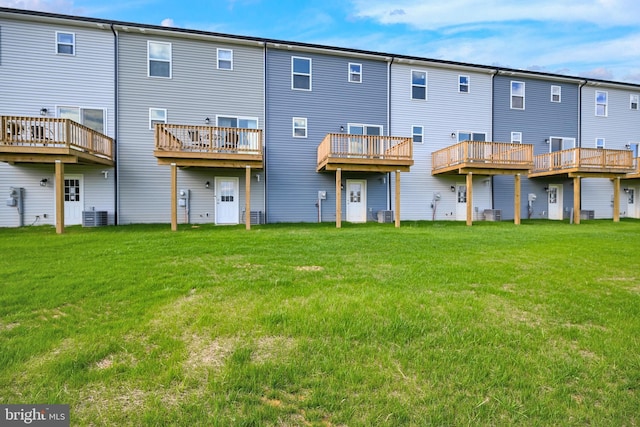 4 Landing Pl Unit 4, York, PA 17408 - back of property with central AC unit and a lawn