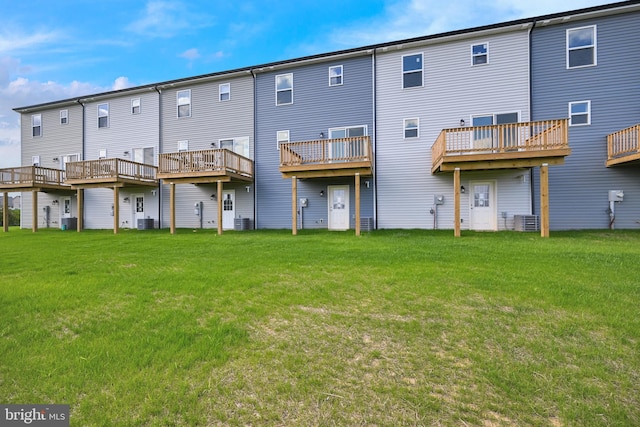 4 Landing Pl Unit 4, York, PA 17408 - rear view of house with a yard and central AC