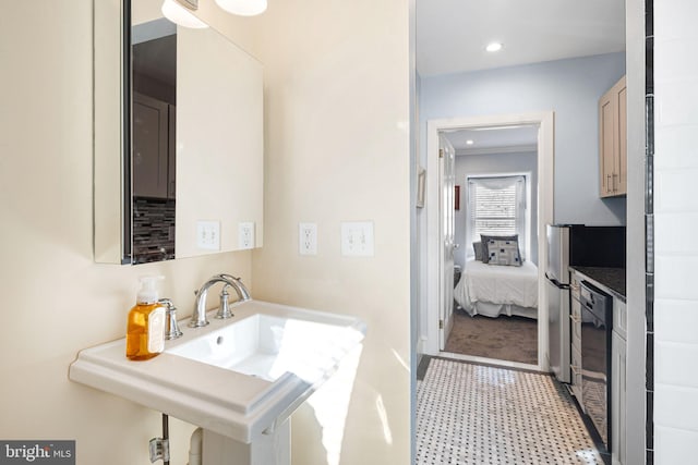 bathroom featuring sink