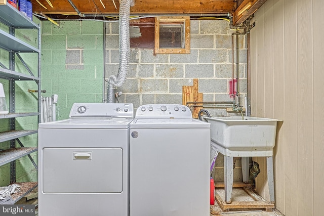 washroom with washer and clothes dryer