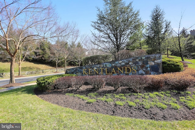 view of community / neighborhood sign