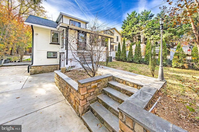 view of front of property with a shingled roof