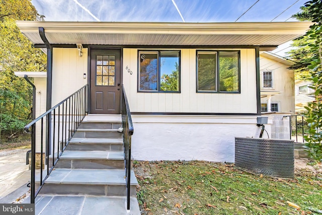 view of front of house featuring entry steps