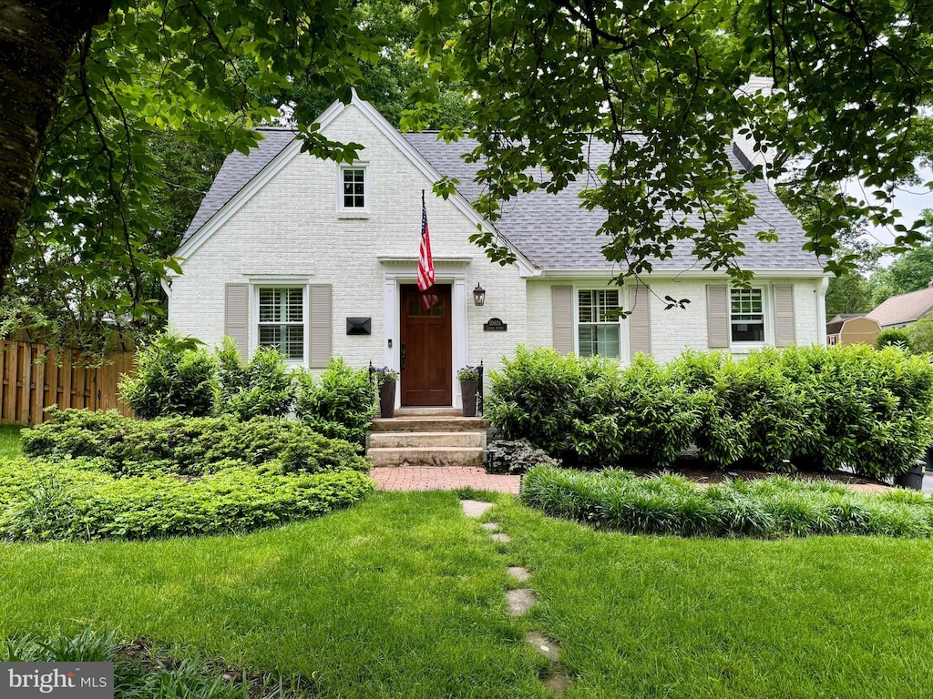 view of front of home with a front lawn