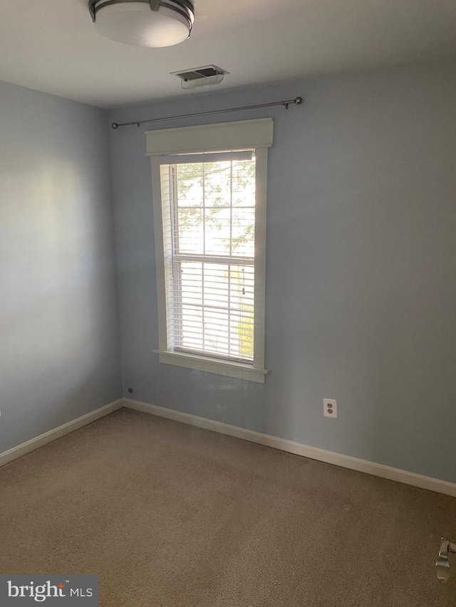 unfurnished room with carpet