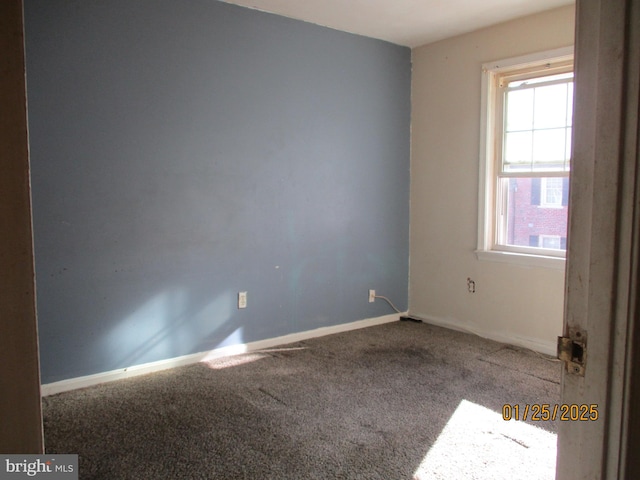 spare room with carpet flooring