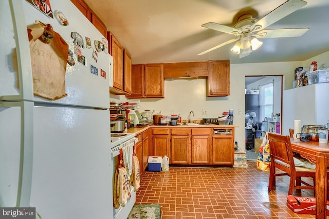 kitchen featuring sink, white appliances, and ceiling fan