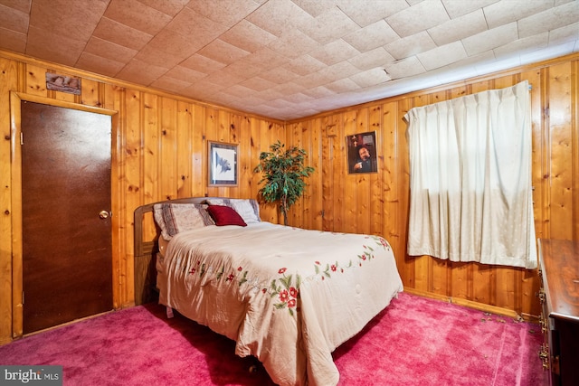 bedroom with carpet