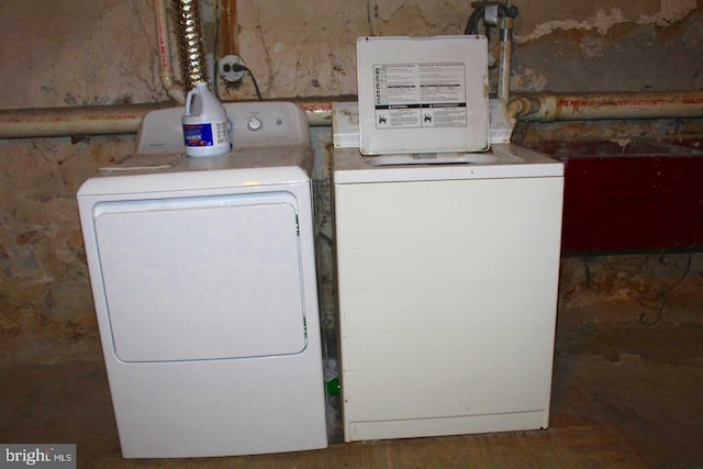 washroom with washing machine and clothes dryer