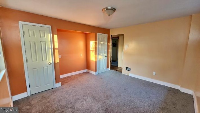 unfurnished bedroom featuring carpet flooring