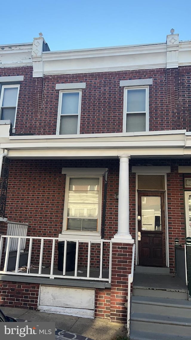 view of front of house featuring a porch