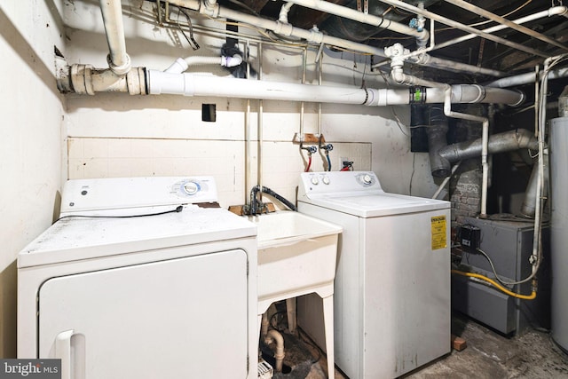 washroom featuring washing machine and clothes dryer