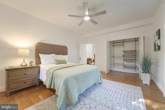 bedroom featuring light hardwood / wood-style floors, a closet, and ceiling fan