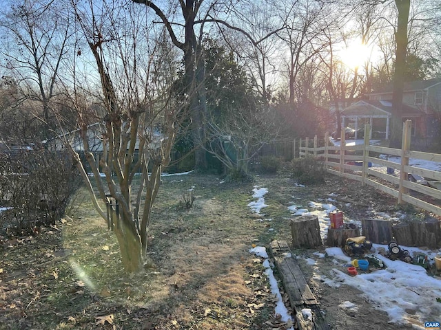 view of yard at dusk