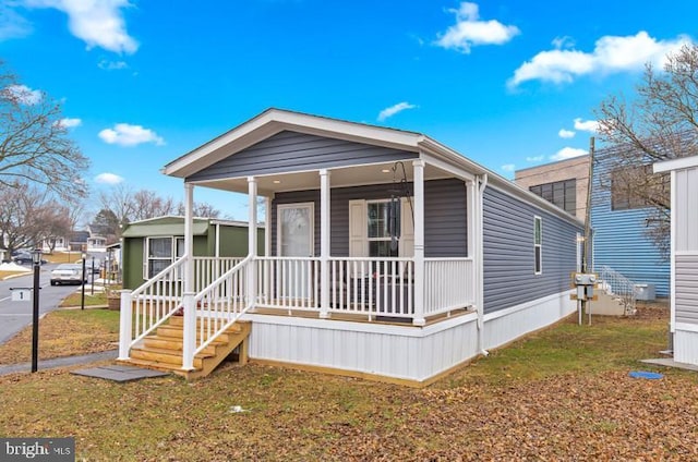 view of front of house featuring a front lawn and a porch