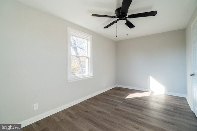 unfurnished room with dark wood-type flooring and ceiling fan