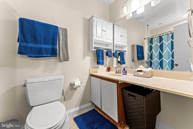 bathroom featuring vanity, a shower with shower curtain, a textured ceiling, and toilet