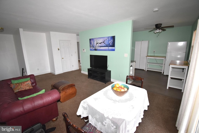 living room featuring ceiling fan