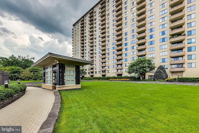 view of home's community featuring a lawn