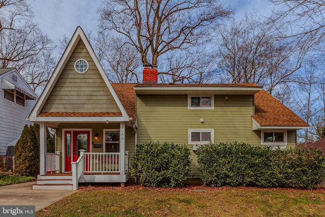 view of front of home featuring covered porch and a front yard