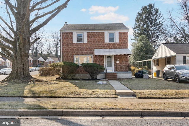 view of front facade featuring a front yard