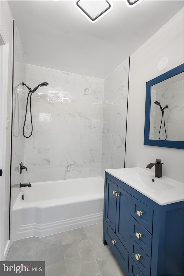 bathroom with vanity and tiled shower / bath