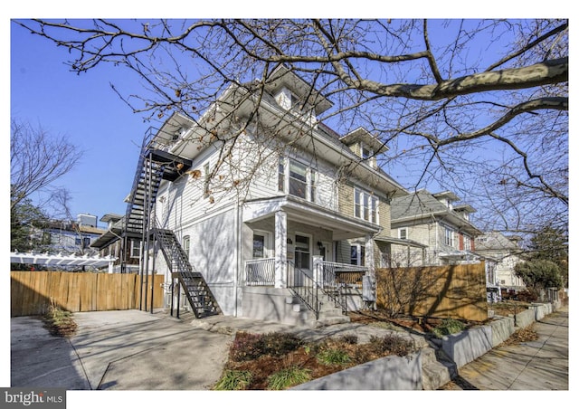 view of front of house featuring covered porch