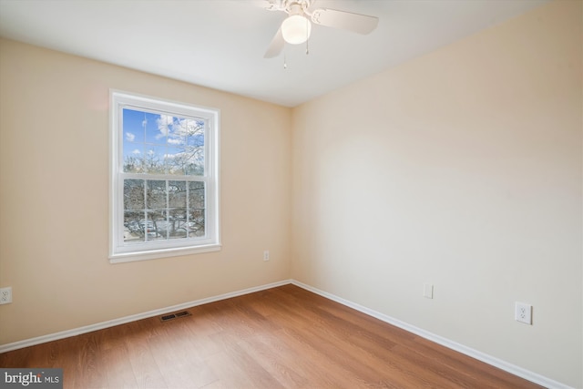 empty room featuring light hardwood / wood-style floors and ceiling fan